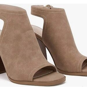 Ermonn Women‘s Cutout Peep Toe Stacked Heeled Sandals Ankle Strap Buckle Booties